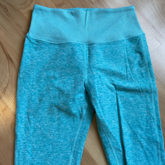 Alo Yoga High-Waist Alosoft Lounge Legging in Heathered Blue Quartz - Picture 5 of 8